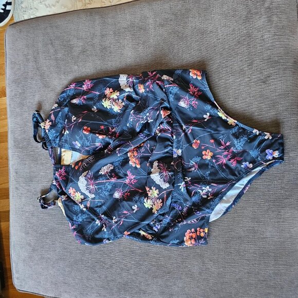 NWT Sun & Sea Women's Floral Curvy Blouson Cross Over One Piece Size 22 - Picture 5 of 16